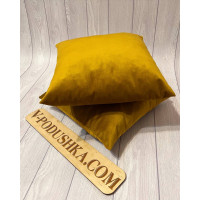 Декоративна подушка на диван